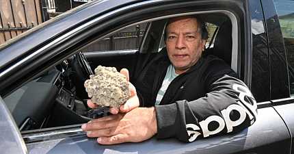BRADFORD PRIVATE HIRE DRIVER QUESTIONS STAYING IN THE TRADE AFTER ROCK SHATTERS CAR WINDOW