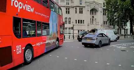 LONDONS SELF DRIVING ROBOTAXI CAUGHT BREAKING THE LAW BY RUNNING RED LIGHT