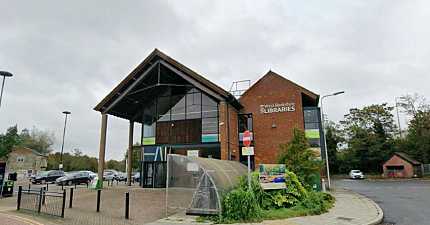 POLICE HUNT CHEEKY FLASHER AFTER MIDNIGHT ENCOUNTER WITH CABBIE OUTSIDE NEWBURY LIBRARY