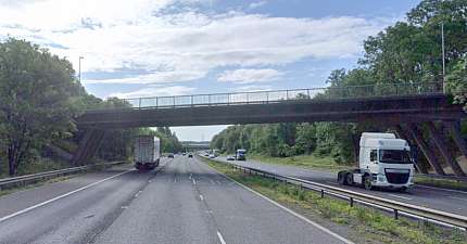 DRUNK CABBIE WITH 90 YEAR OLD MOTHER IN CAR WEAVES ACROSS M1 PROMPTING ROLLING ROADBLOCK