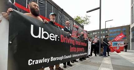 GATWICK CABBIES CALL FOR UBER BAN AT THE AIRPORT