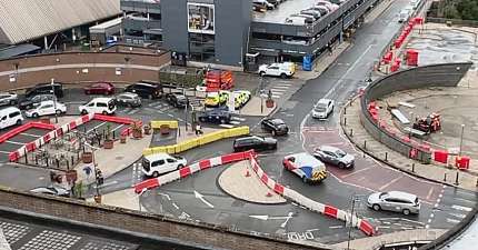 LEEDS CABBIES STATION CHAOS AND LOST BUSINESS CONTINUES AS DROP OFF DELAYS DRAG ON
